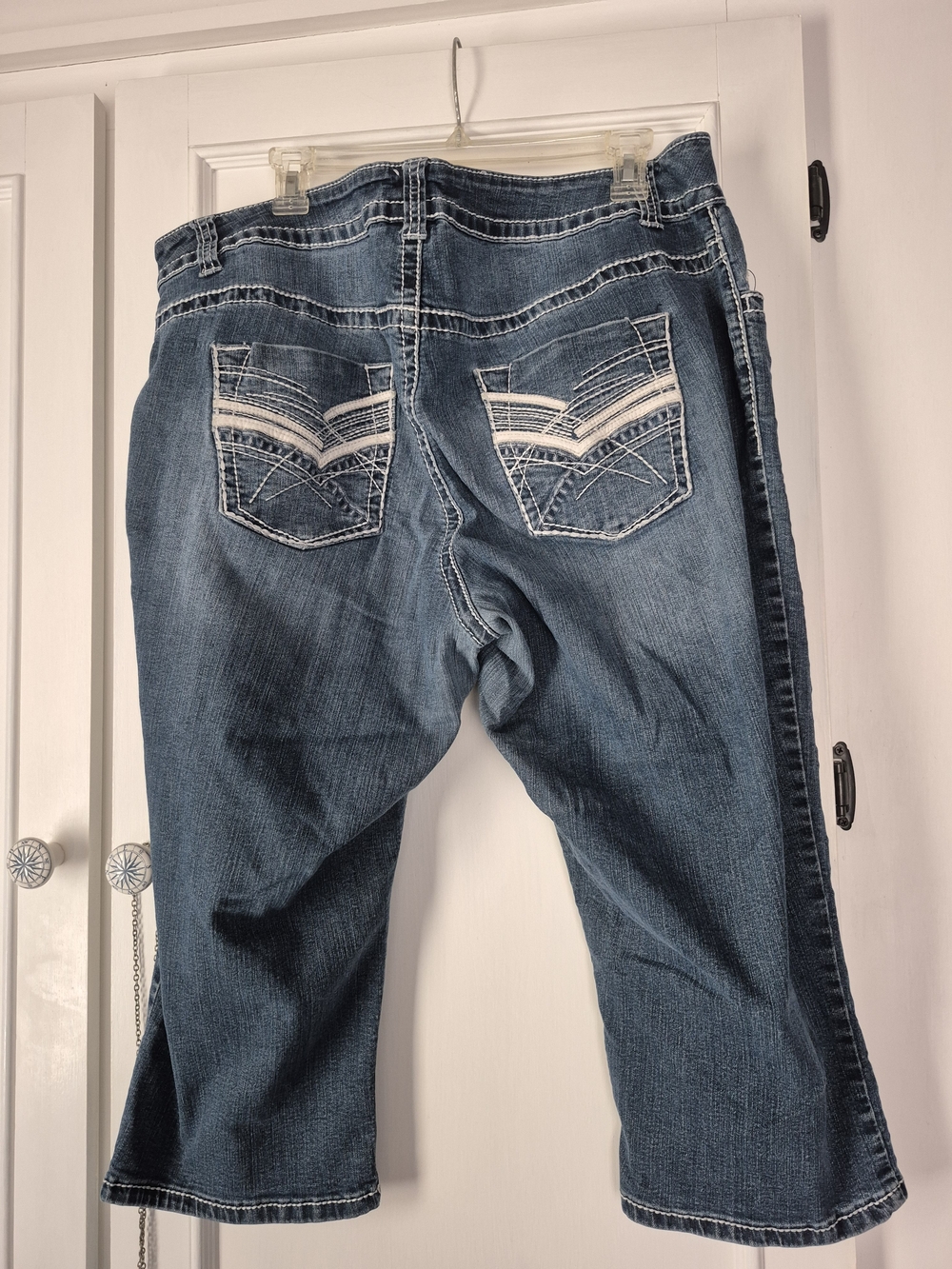 2 Pair lot Lane Bryant Dark Blue Cropped Jeans W/ Contrast Pocket Stitching